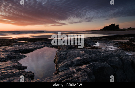 Bamburgh Castle in der Morgendämmerung Stockfoto