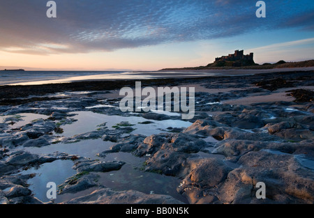 Bamburgh Castle in der Morgendämmerung Stockfoto