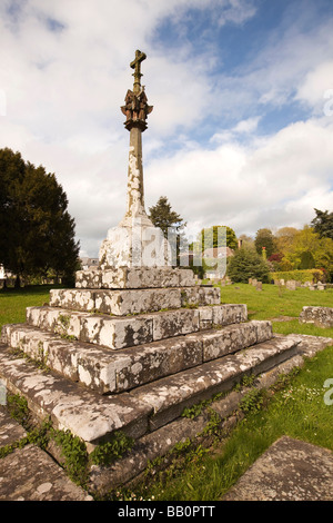 UK Gloucestershire Wald von Dean Newland alle Heiligen Kirchhof Kreuz Stockfoto