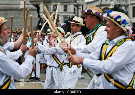 Ripley Morris Männer auf dem Trafalgar Square in London an der Westminster Day of Dance tanzen. Stockfoto