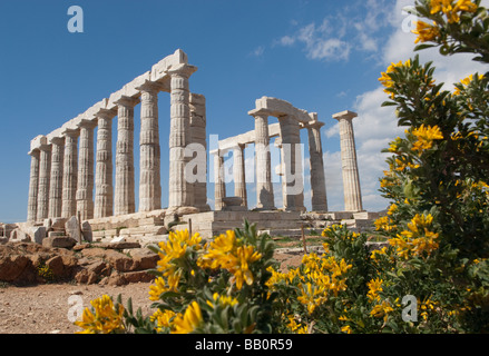 Kap Sounion ist als Standort der Ruinen der antiken griechischen Tempel des Poseidon, der Gott des Meeres in der klassischen Mythologie bekannt. Stockfoto