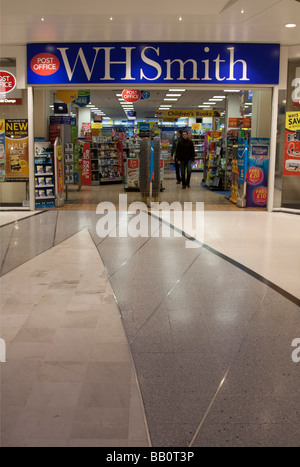 W H Smith Plaza Oxford Street in London Stockfoto