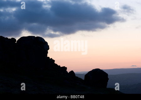 Sonnenuntergang an der Kuh und Kalb Felsen, ein Wahrzeichen der Yorkshire auf Moor, Ilkey über Ilkey, West Yorkshire Stockfoto