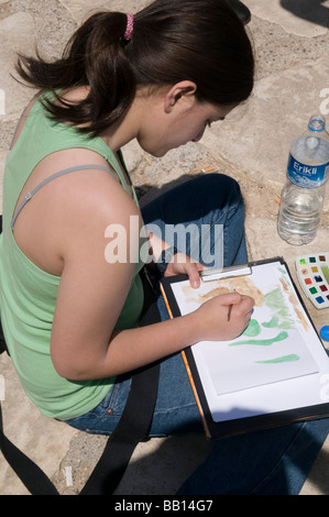 Young Teen 15 Landschaftsmalerei mit Wasserfarben Model release verfügbar Stockfoto