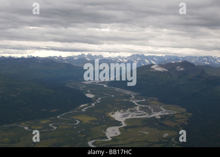 Alaska-Gebirge Luftbild einschließlich eine geschwungene river Stockfoto