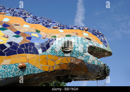 Antoni Gaudis Drachen Skulptur im Parc Güell, Barcelona-Spanien Stockfoto