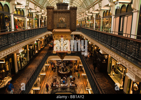 Turm-Uhr im Queen Victoria Building Sydney Australien Stockfoto