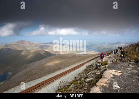 Blick vom Weg zum Snowdon/Yr Wyddfa von Llanberis. Snowdonia-Nationalpark. Wales. Europa Stockfoto