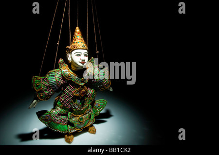 Burmesische Marionetten in einem Scheinwerfer Stockfoto