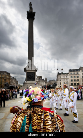 Ripley Morris Men tanzen am Westminster Tag des Tanzes auf dem Trafalgar Square in London. Foto von Gordon Scammell Stockfoto