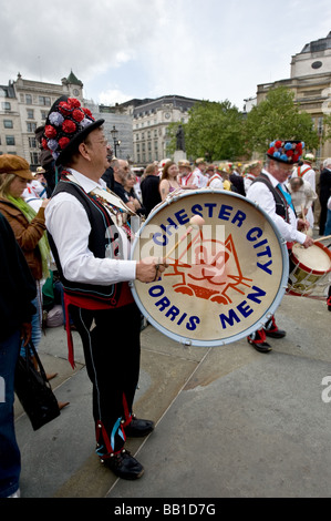 Der Schlagzeuger von Chester City Morris Männer an der Westminster Day of Dance in London.  Foto von Gordon Scammell Stockfoto