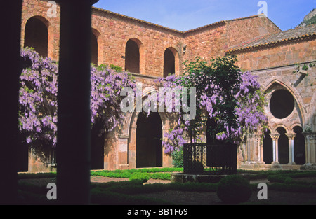 Kreuzgang der Abtei von Fontfroide-Languedoc-Frankreich Stockfoto