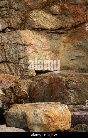 Bunte Felsen Hope Cove Stockfoto