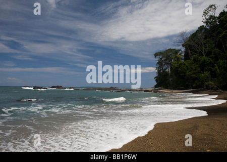 Die sandige Küste und Dschungel der Osa Halbinsel entlang Corcovado Nationalpark in Costa Rica. Stockfoto