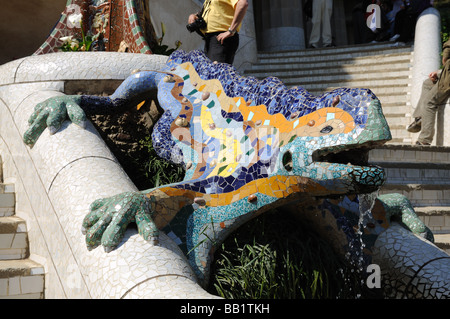 Antoni Gaudis Drachen Skulptur im Parc Güell, Barcelona-Spanien Stockfoto