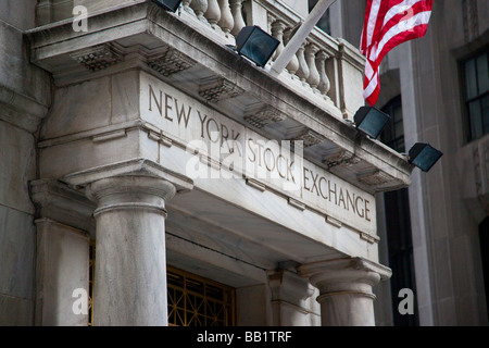 Wall Street-Zeichen vor der New York Stock Exchange Stockfoto