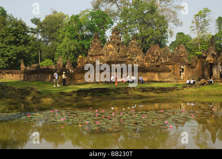 Kambodscha. Siem Reap. Bantay Srei Tempel. Touristen besuchen die Ruinen. Stockfoto