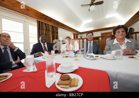 Saba Besuch von Ministerpräsident Balkenende Bijleveld und Emily de Jongh Elhage Stockfoto