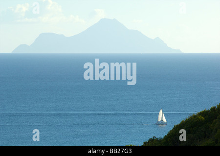 Blick auf Saba von Sint Maarten Stockfoto