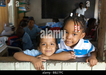 Sint Maarten Philipsburg versteckt eine Schule für Kinder von illegalen Einwanderern in einer schmutzigen Gasse Stockfoto