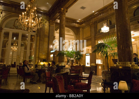 Südamerika; Argentinien; Buenos Aires; Recoleta.  Die Lobbybar im Alvear Palace Hotel. Stockfoto