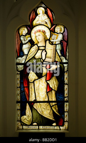 Glasfenster St. Cecilia der Schutzpatronin der Musik. West Sussex, England, Großbritannien Stockfoto