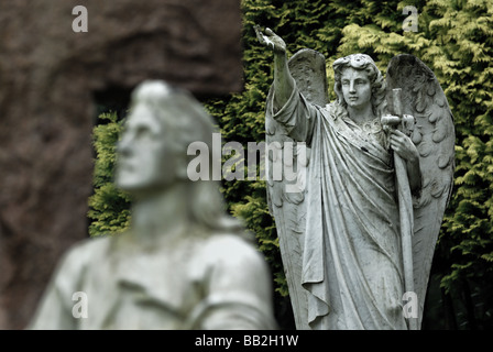 Denkmäler, die in der viktorianischen Friedhof bei Brookwood Surrey England Großbritannien Stockfoto