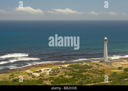 Blick auf Slangkop Leuchtturm aus der M65 in der Nähe von Kommetjie auf Halbinsel Cape Point, Kapstadt, Südafrika. Stockfoto