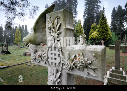 Denkmäler, die in der viktorianischen Friedhof bei Brookwood Surrey England Großbritannien Stockfoto