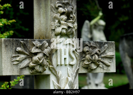 Denkmäler, die in der viktorianischen Friedhof bei Brookwood Surrey England Großbritannien Stockfoto