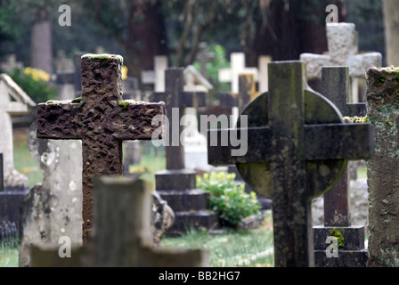 Denkmäler, die in der viktorianischen Friedhof bei Brookwood Surrey England Großbritannien Stockfoto