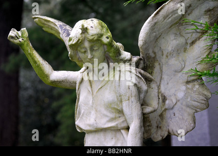 Denkmäler, die in der viktorianischen Friedhof bei Brookwood Surrey England Großbritannien Stockfoto