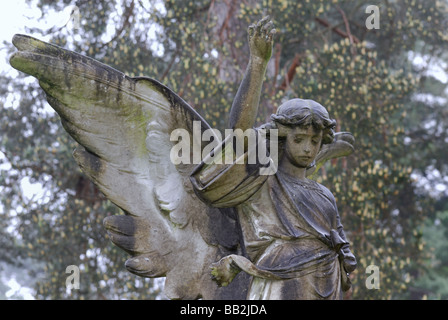 Denkmäler, die in der viktorianischen Friedhof bei Brookwood Surrey England Großbritannien Stockfoto