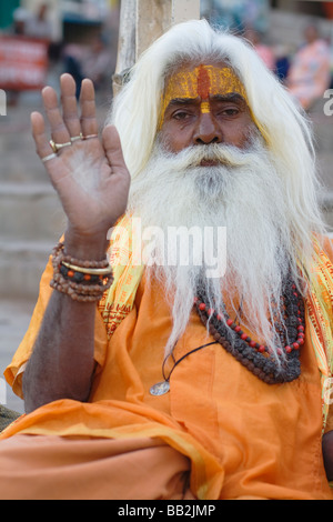 Porträt eines indischen Sadhu in Varanasi Stockfoto