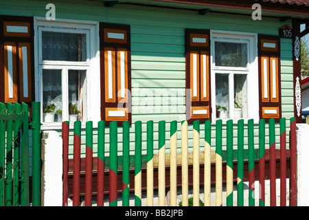 Geschmückten Fenster in Soce Dorf, Polen Stockfoto