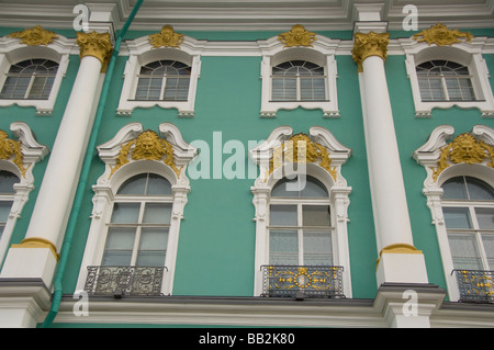 Russland, St. Petersburg, Eremitage (aka Winterpalast), außen. Das größte Museum in Russland. Stockfoto