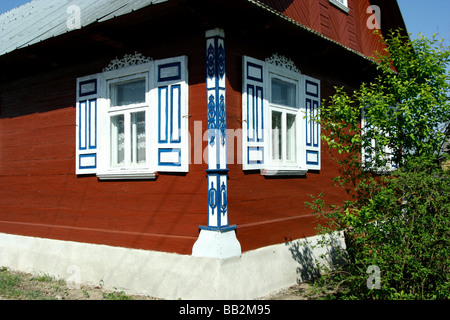 Traditionellen Holzhaus in Soce Dorf, Polen Stockfoto