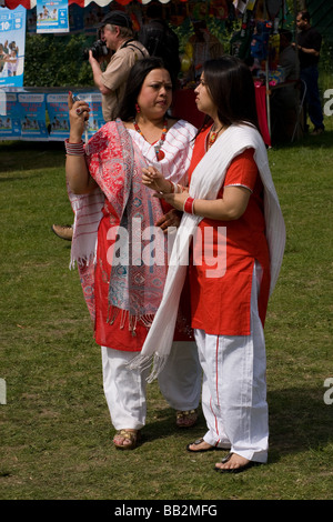 Shalwar Kameez indische Frau Tracht bengali gegründet Mela Banglatown Brick Lane London England uk-Osteuropa Stockfoto