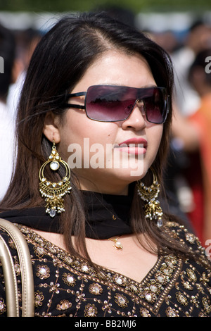 Shalwar Kameez indische Frau Tracht bengali gegründet Mela Banglatown Brick Lane London England uk-Osteuropa Stockfoto