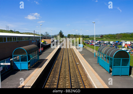 Corbridge Bahnhof mit Blick auf Auto Boot Messe im Bereich Stockfoto