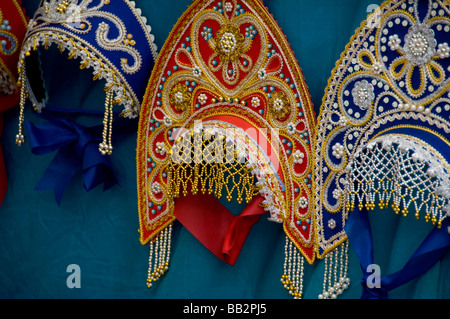 Russland, Goldener Ring Stadt von Uglitsch liegt am Ufer der Wolga. Russisches Kunsthandwerk Perlen russische Hüte. (RF) Stockfoto