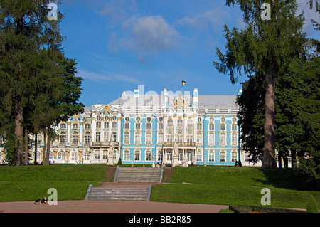 Russland, St. Petersburg, Katharinenpalast (aka Bolschoi Yekaterinsky Dvorets). Palast-Ansicht vom Garten. (RF) Stockfoto