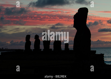 Die Tahai zeremonieller komplexe bei Sonnenuntergang, Osterinsel, Chile. Stockfoto