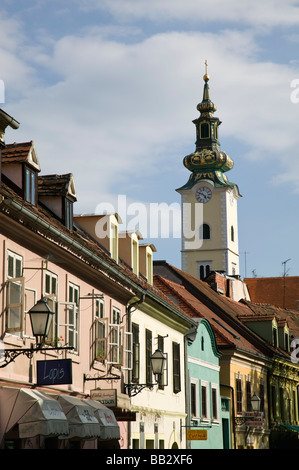 Kroatien-Zagreb. Zagreb Tkalciceva Street Cafe/Restaurant Altstadt und St. Maria Kirche / tagsüber Stockfoto