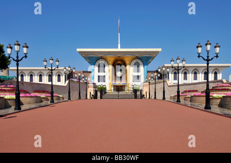 Muscat Oman die opulenten Al Alam Sultans-Palast und Ansatz-Straße Stockfoto