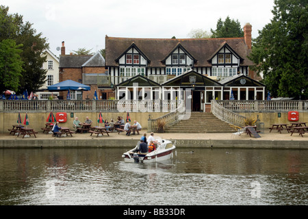 Das Bootshaus-Pub auf der Themse in Wallingford, Oxfordshire, England Stockfoto