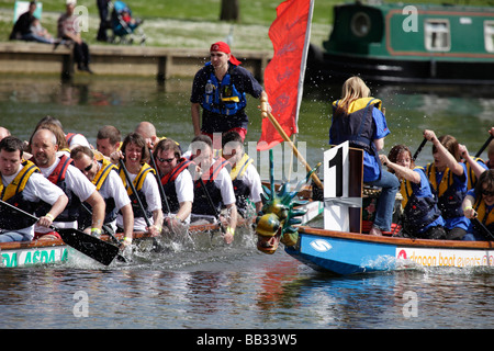 Drachenboot-Rennen in Abingdon, 2009 11 Stockfoto