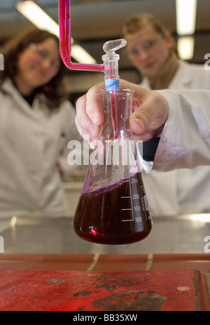 Chemisches Labor Arbeiter am Henkel AG Düsseldorf Stockfoto