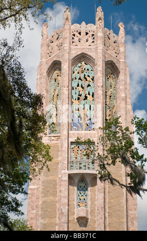 Nordamerika, Florida, Lake Wales, Bok Sanctuary. Der Glockenspiel-Turm wurde von Milton B. Medary entworfen. Stockfoto