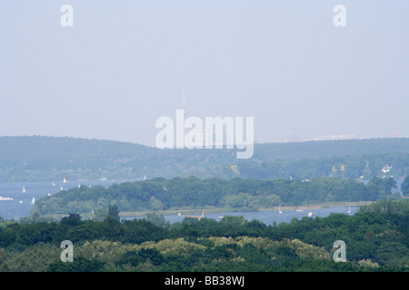 Berliner Skyline mit Wald betrachtet aus Potsdam Deutschland Juni 2008 Stockfoto